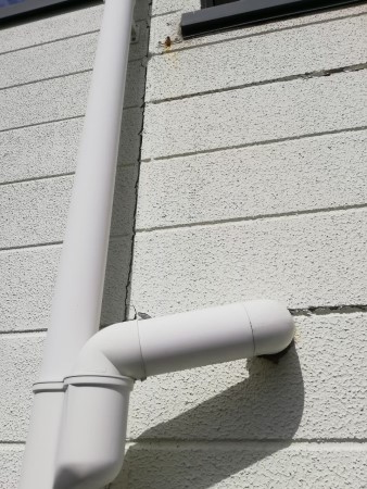 外壁　ひび割れ　コーキング補修前